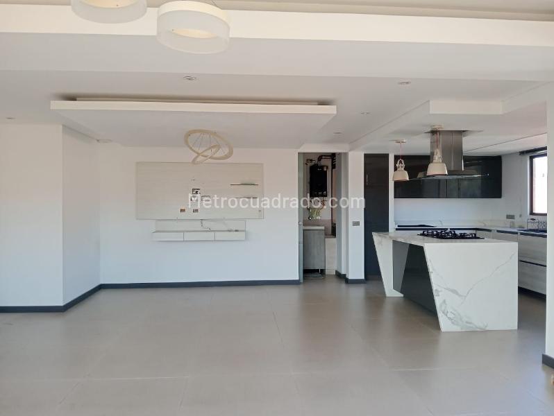 Spacious 2BR Apartment with Jacuzzi in Laureles - 3