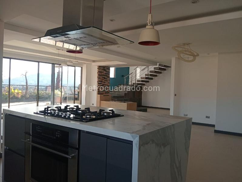 Spacious 2BR Apartment with Jacuzzi in Laureles - 5