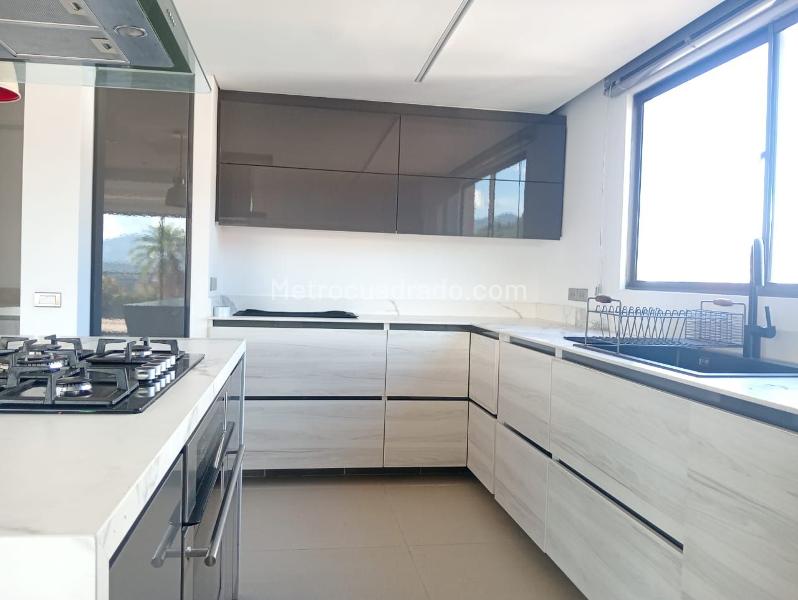 Spacious 2BR Apartment with Jacuzzi in Laureles - 7