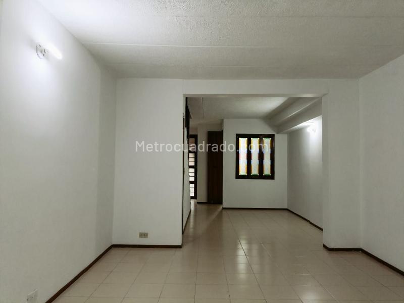 Spacious 3BR House with Amenities in Belen - 2