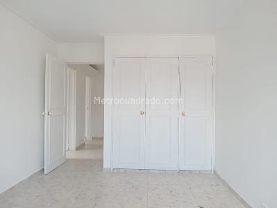 Apartamento de 3 alcobas en arriendo en Laureles, Medellín, 156 m² · foto 10 de 17