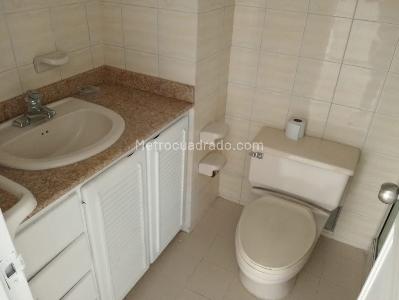 Apartamento de 3 alcobas en arriendo en Laureles, Medellín, 156 m² · foto 17 de 17