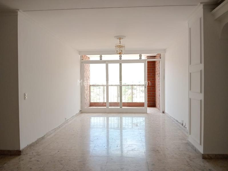 Spacious 3BR Apartment with Terrace in Laureles