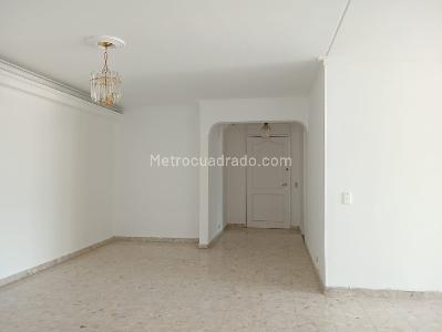 Apartamento de 3 alcobas en arriendo en Laureles, Medellín, 156 m² · foto 3 de 17