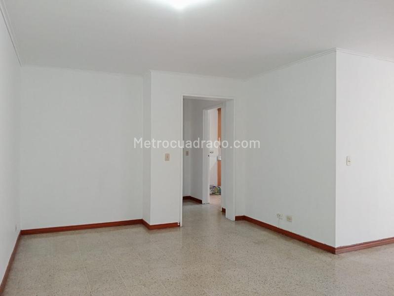 Spacious 4BR Apartment Near Universities in Laureles - 2