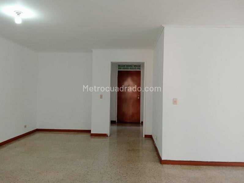 Spacious 4BR Apartment Near Universities in Laureles - 3