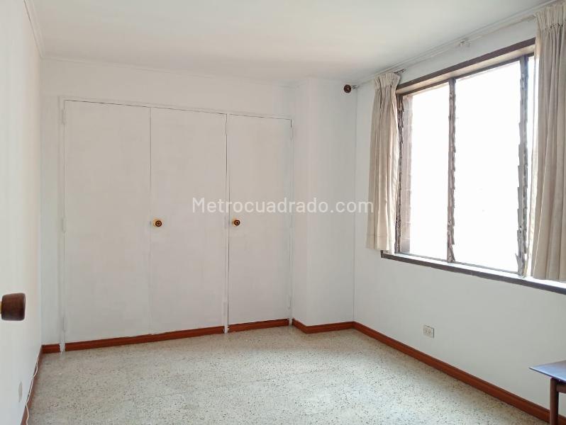 Spacious 4BR Apartment Near Universities in Laureles - 8