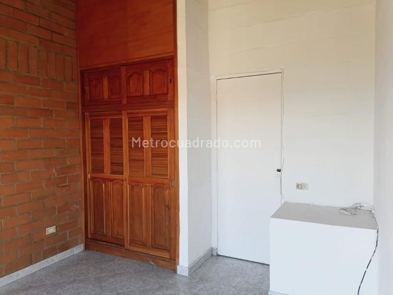 2BR House in Guayabal with Great Access - 9