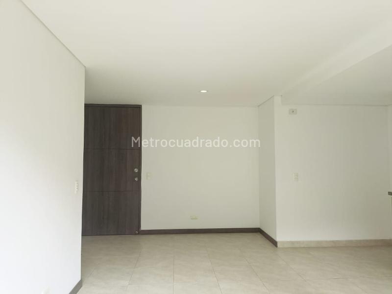 Apartamento de 2 Alcobas con Balcón en Unidad Cerrada, Belén - 3