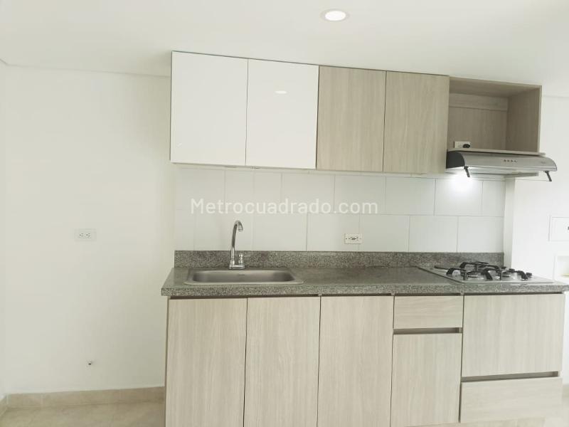 Apartamento de 2 Alcobas con Balcón en Unidad Cerrada, Belén - 6