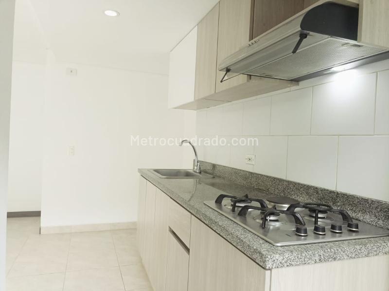 Apartamento de 2 Alcobas con Balcón en Unidad Cerrada, Belén - 7