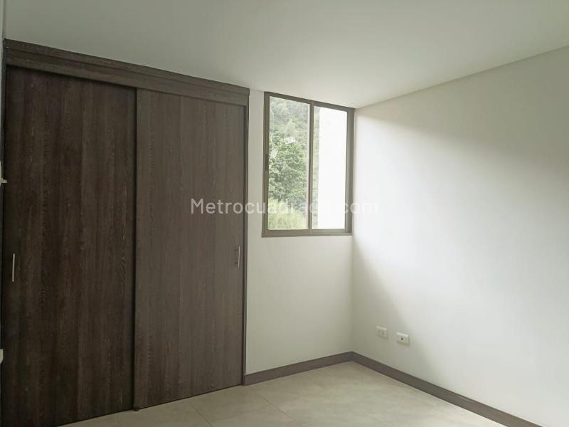 Apartamento de 2 Alcobas con Balcón en Unidad Cerrada, Belén - 8