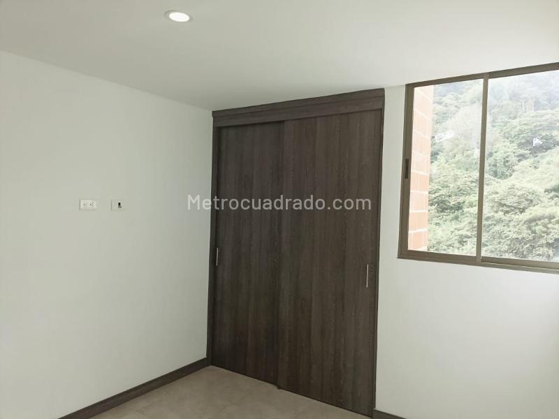 Apartamento de 2 Alcobas con Balcón en Unidad Cerrada, Belén - 9
