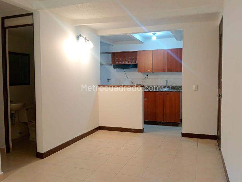 Apartamento de 3 Alcobas en Laureles con Piscina - 2