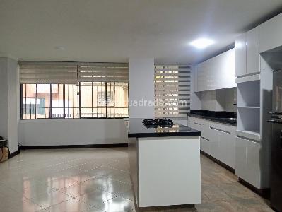 Apartamento de 3 alcobas en venta en Laureles, Medellín, 195 m² · foto 2 de 19