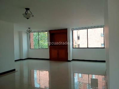 Apartamento de 3 alcobas en venta en Laureles, Medellín, 135 m² · foto 2 de 19