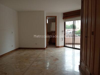 Apartamento de 3 alcobas en venta en Laureles, Medellín, 131 m² · foto 11 de 19