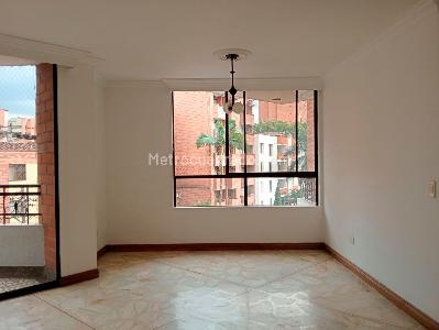 Apartamento de 3 alcobas en venta en Laureles, Medellín, 131 m² · foto 2 de 19