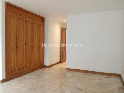 Apartamento de 3 alcobas en venta en Laureles, Medellín, 131 m² · foto 9 de 19