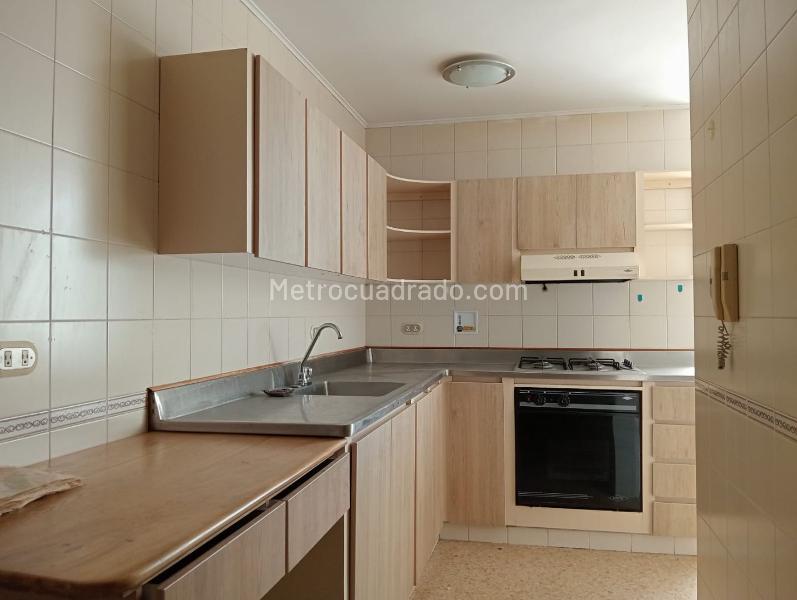 Apartamento Amplio de 3 Alcobas en Arriendo en Laureles - 4