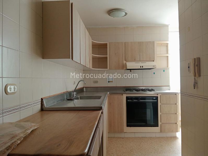 Apartamento Amplio de 3 Alcobas en Arriendo en Laureles - 5