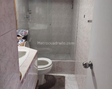 Apartamento de 3 alcobas en venta en Loma De Los Bernal, Medellín, 64 m² · foto 12 de 13