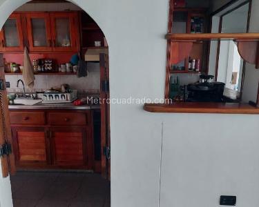 Apartamento de 3 alcobas en venta en Loma De Los Bernal, Medellín, 64 m² · foto 4 de 13