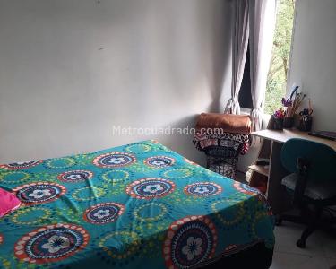 Apartamento de 3 alcobas en venta en Loma De Los Bernal, Medellín, 64 m² · foto 8 de 13