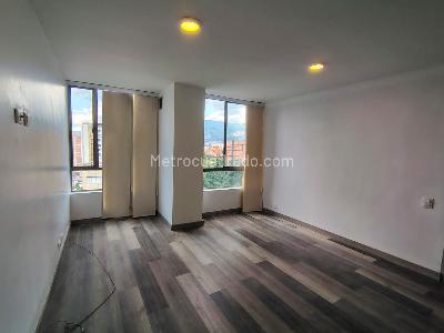 Apartamento en arriendo en Laureles, Medellín · foto 2 de 14