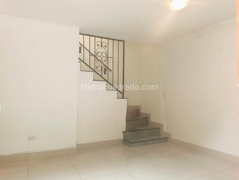 Estudio Dúplex de 1 Alcoba en Belén cerca a Vías Principales - 4