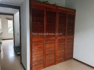 Casa de 3 alcobas en arriendo en Belen, Medellín, 230 m² · foto 10 de 17