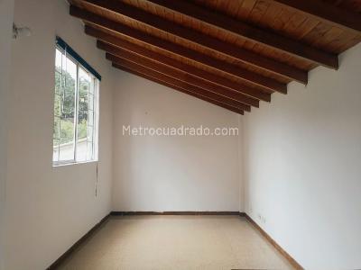 Casa de 3 alcobas en arriendo en Belen, Medellín, 230 m² · foto 14 de 17