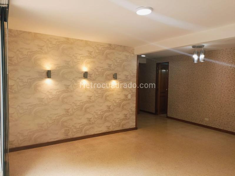 Modern 3BR House with Pool in Belen - 3