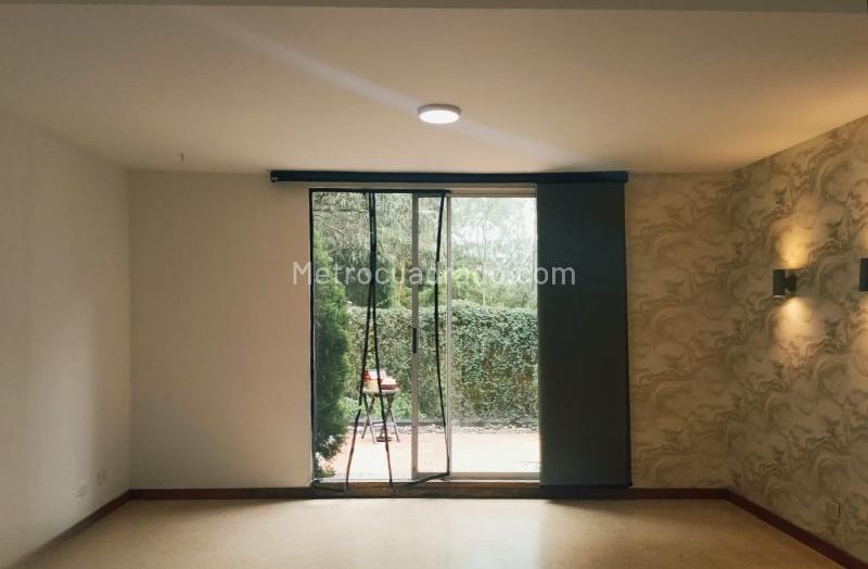 Modern 3BR House with Pool in Belen - 5