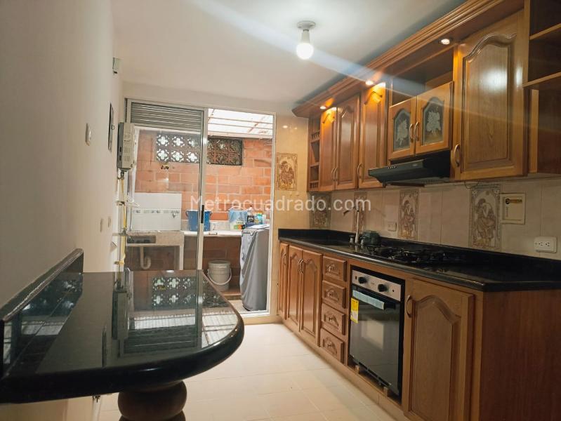 Modern 3BR House with Pool in Belen - 7