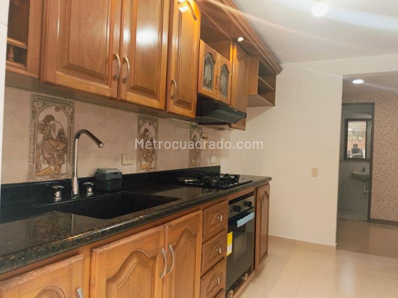 Modern 3BR House with Pool in Belen - 8