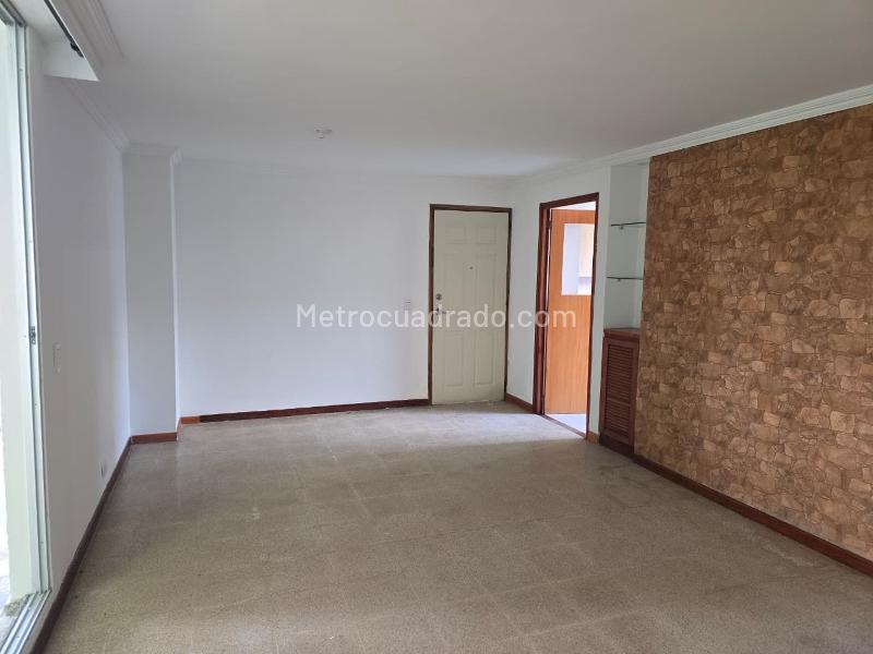 Modern 3BR Apartment in Belen