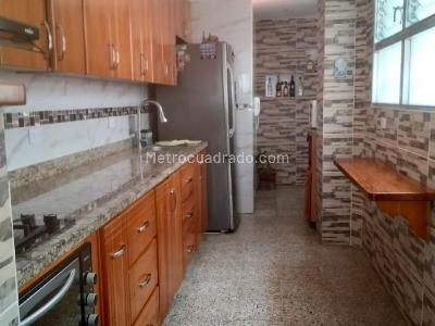 Apartamento de 3 alcobas en venta en Laureles, Medellín, 105 m² · foto 3 de 15