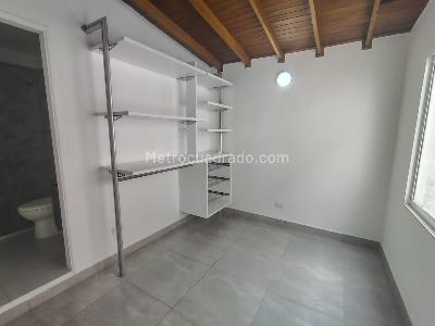 Casa de 5 alcobas en arriendo en La America, Medellín, 230 m² · foto 11 de 15