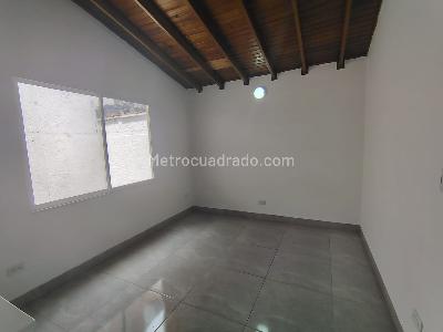 Casa de 5 alcobas en arriendo en La America, Medellín, 230 m² · foto 13 de 15