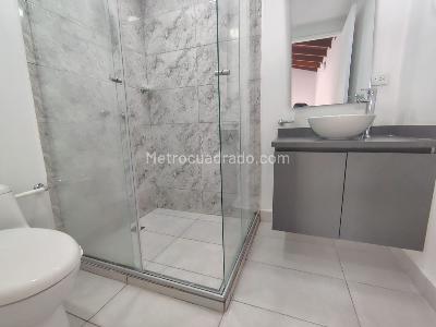 Casa de 5 alcobas en arriendo en La America, Medellín, 230 m² · foto 14 de 15