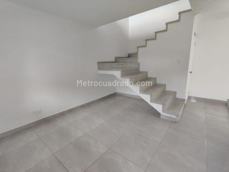 Spacious 5BR House in La America