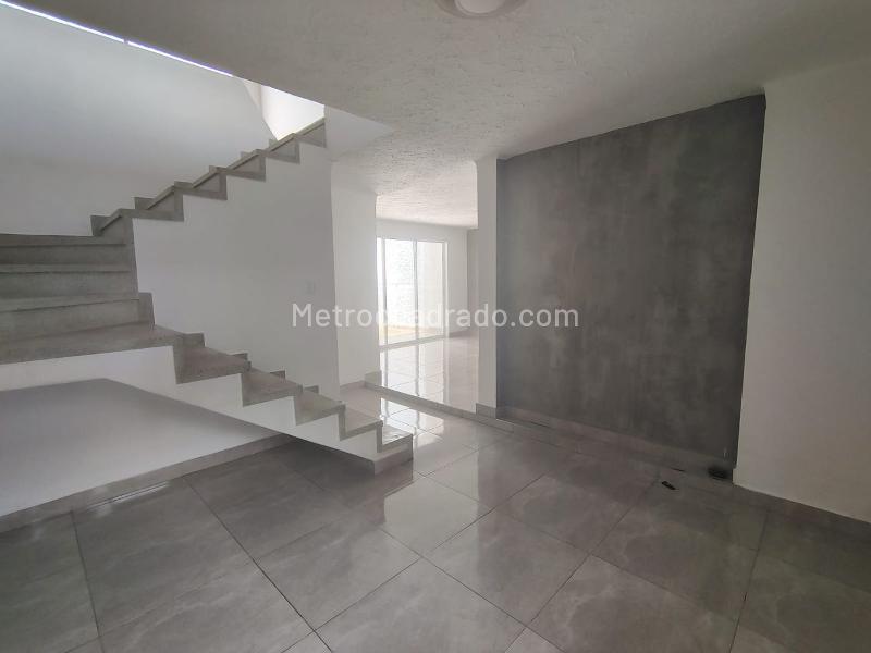 Spacious 5BR House in La America - 2