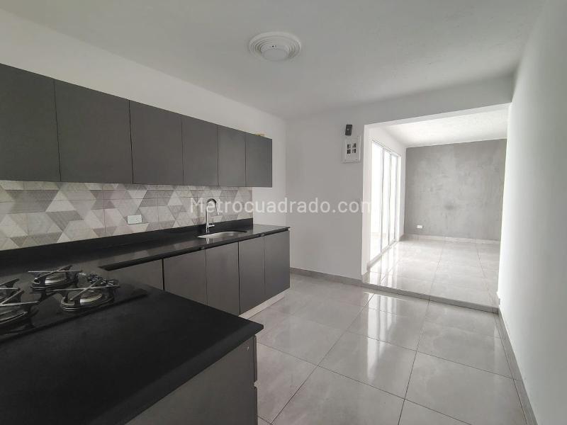 Spacious 5BR House in La America - 6