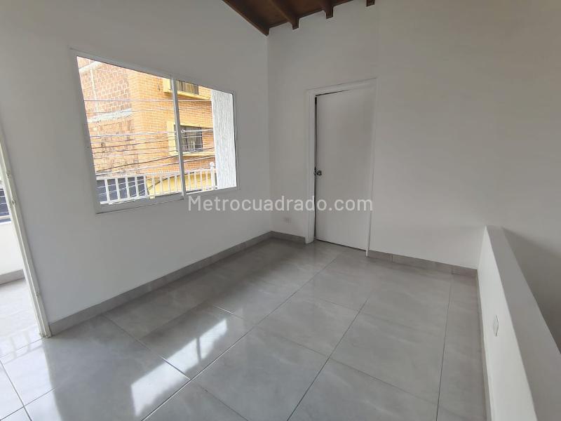 Spacious 5BR House in La America - 7