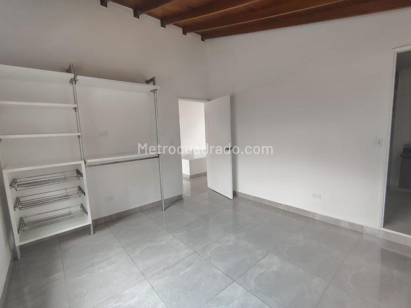 Spacious 5BR House in La America - 8