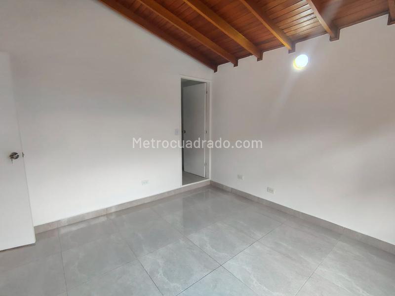 Spacious 5BR House in La America - 9