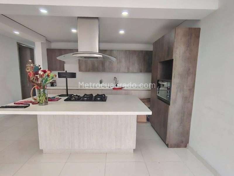 Spacious 3BR Apartment with Amenities in Los Laureles - 3