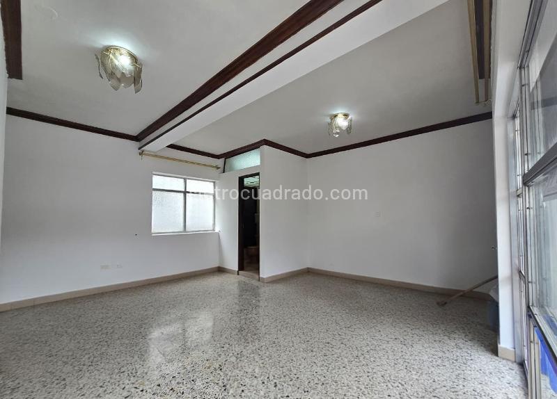Casa Independiente de 3 Alcobas en Arriendo en Belén, Medellín - 2