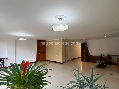 Apartamento en arriendo en Laureles, Medellín · foto 2 de 14